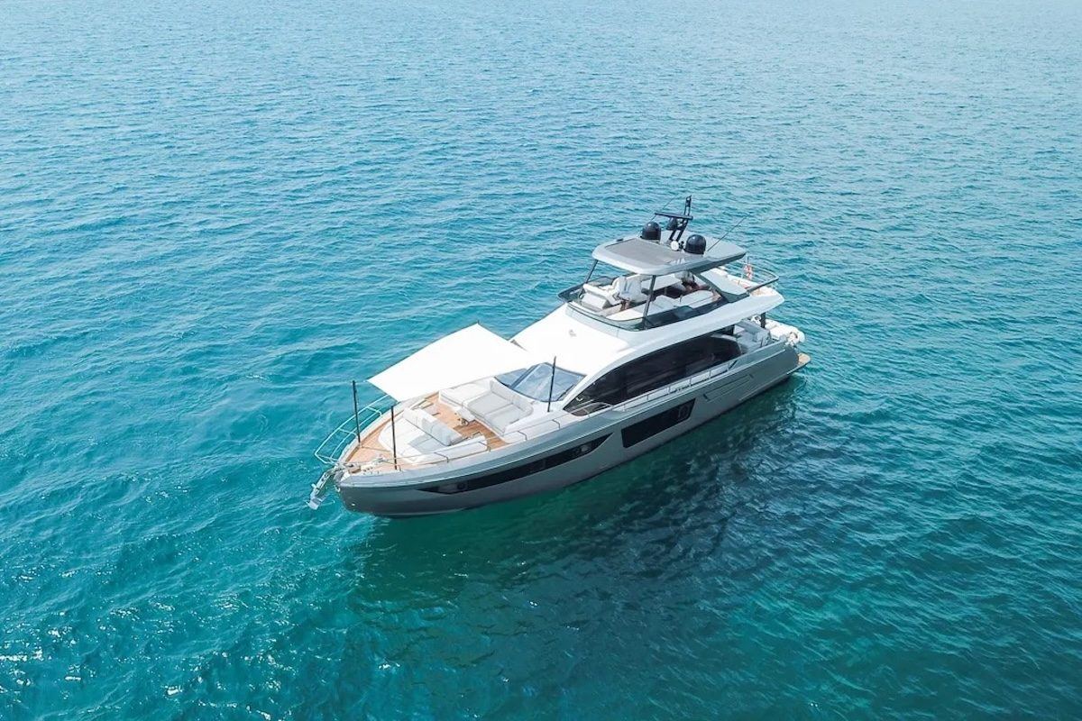Azimut 70' (2024) — yacht charter in Miami