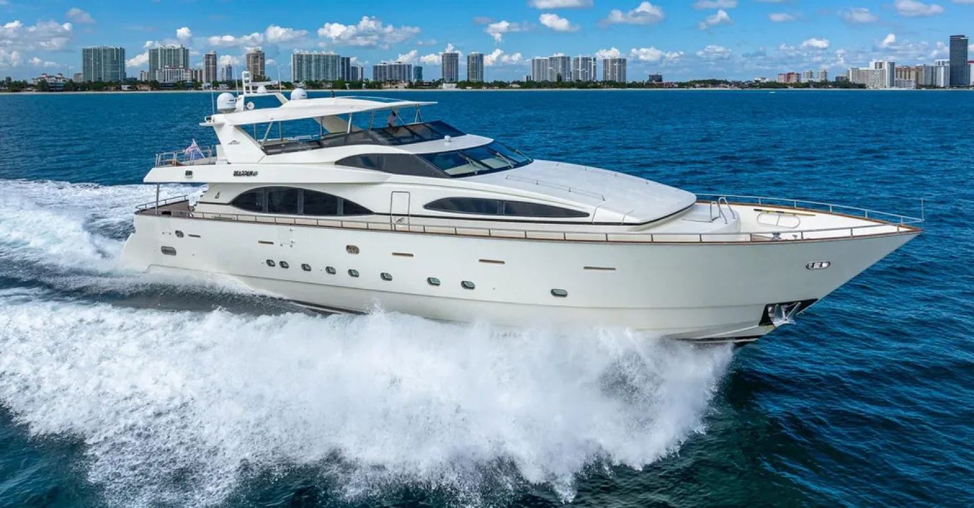 Bearpaw 105' (Jacuzzi) — superyacht charter in Miami
