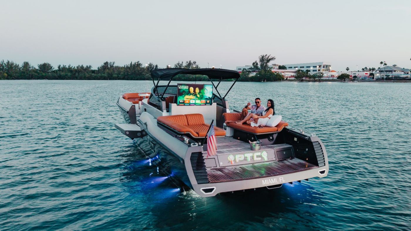 CNM Continental 43' — yacht charter in Miami