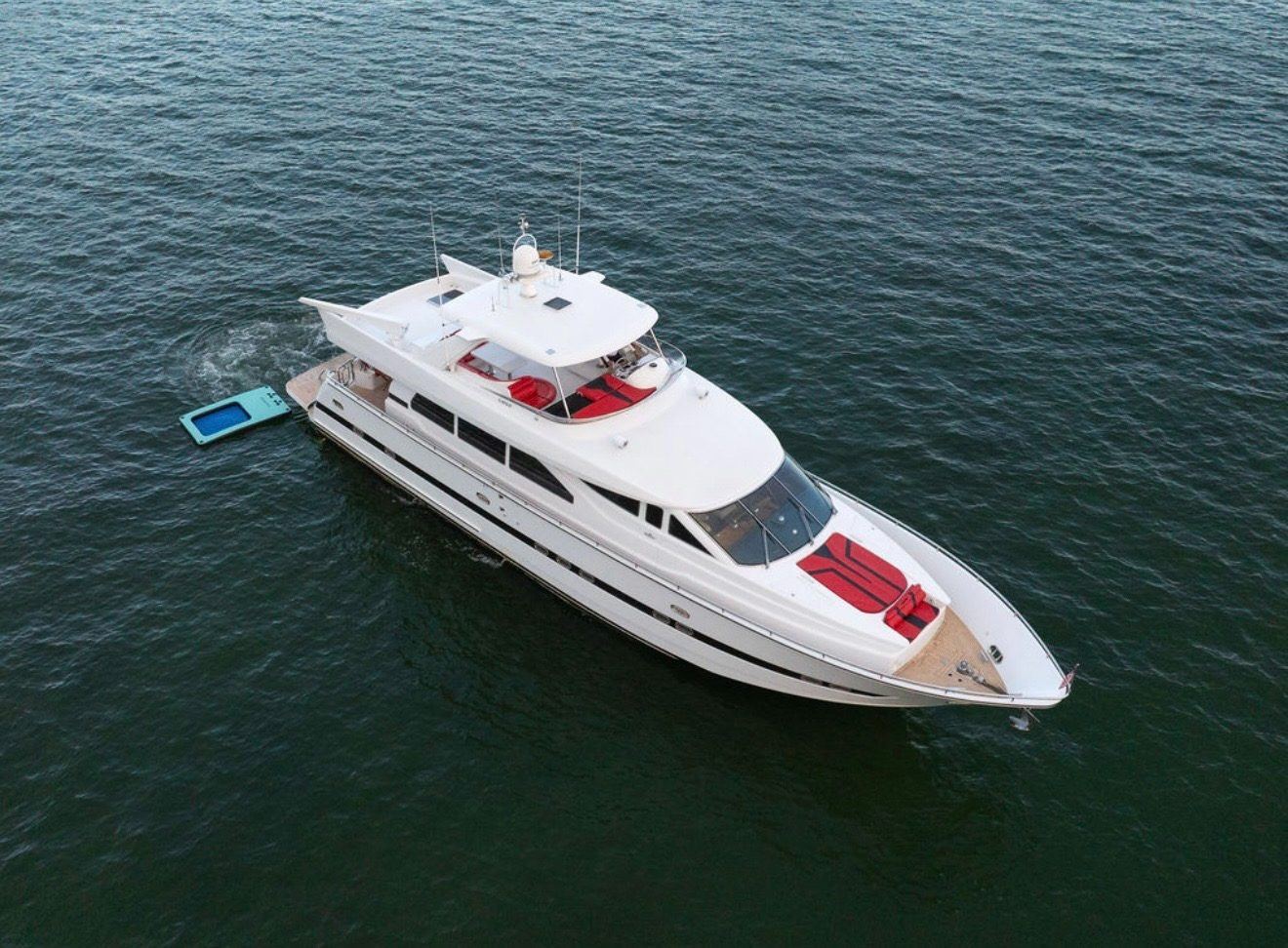 Horizon 90' Zeus — superyacht charter in Miami
