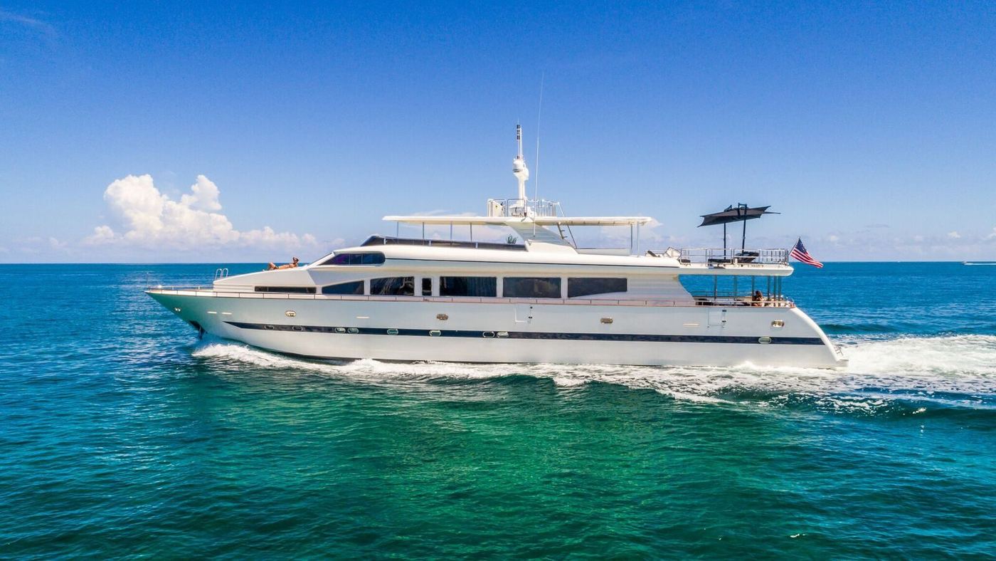 Horizon Nirvana 110' — superyacht charter in Miami