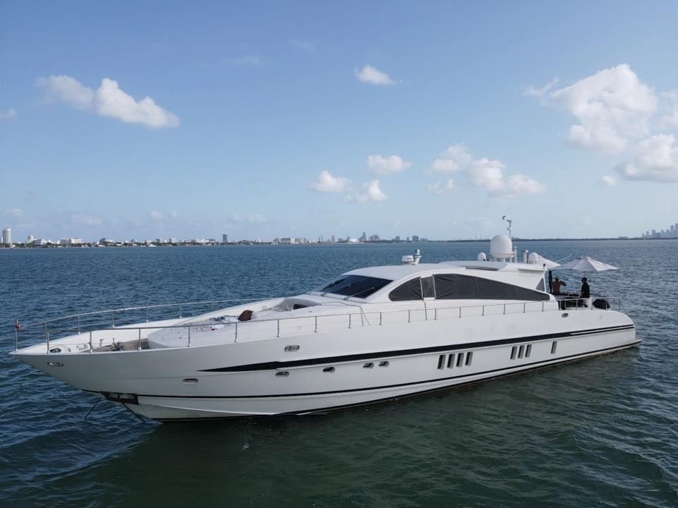 Leopard 94’ (jacuzzi) — superyacht charter in Miami