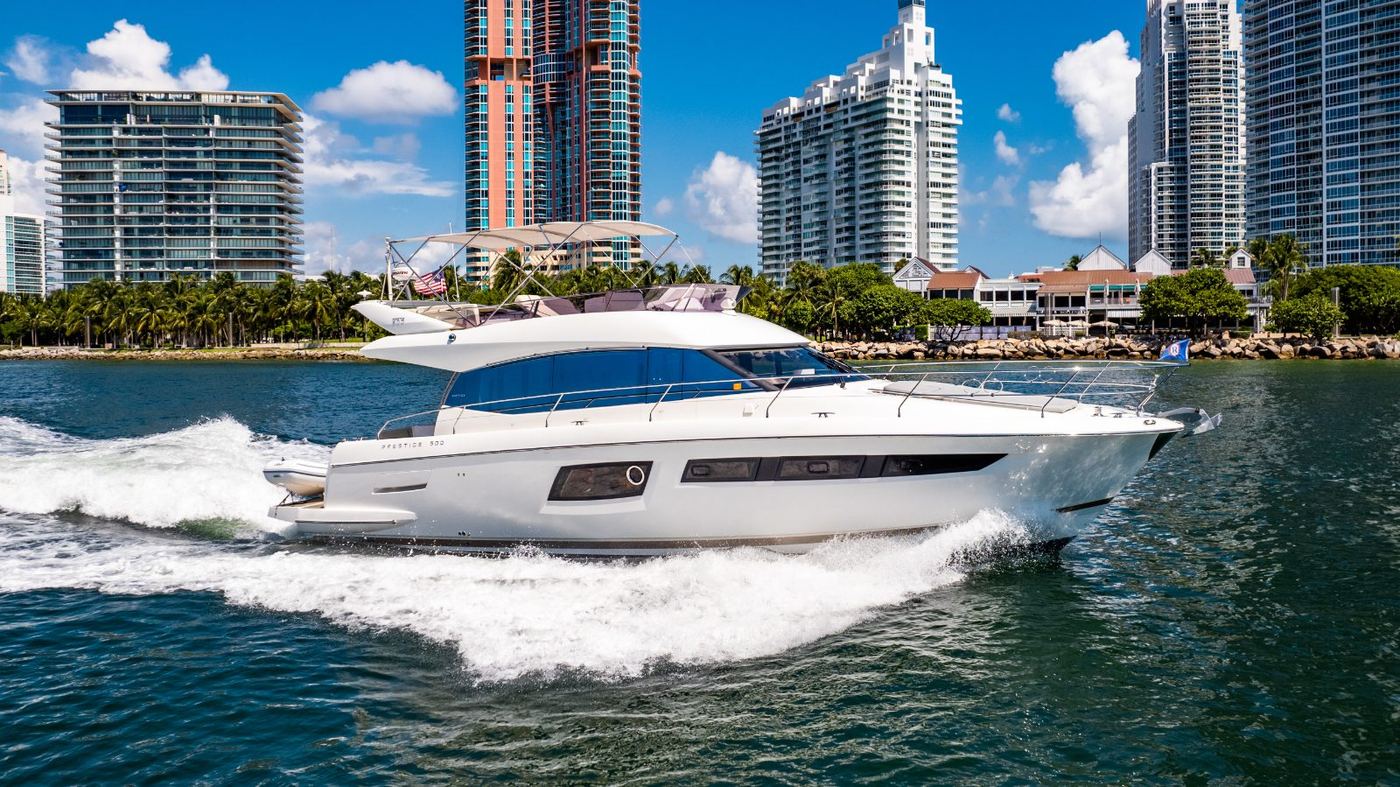 Prestige 52' MOLTO PIACIUTO — yacht charter in Miami