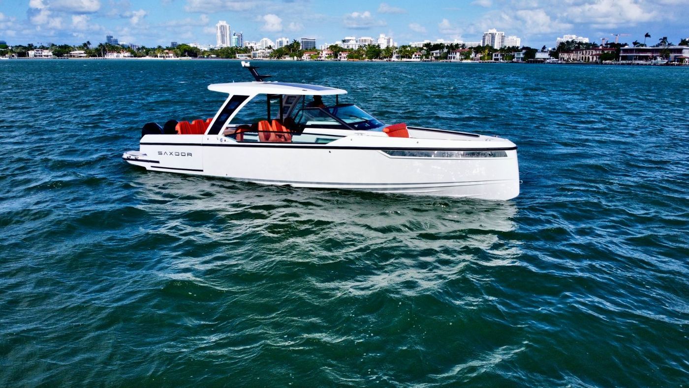 Saxdor 320 — day boat charter in Miami