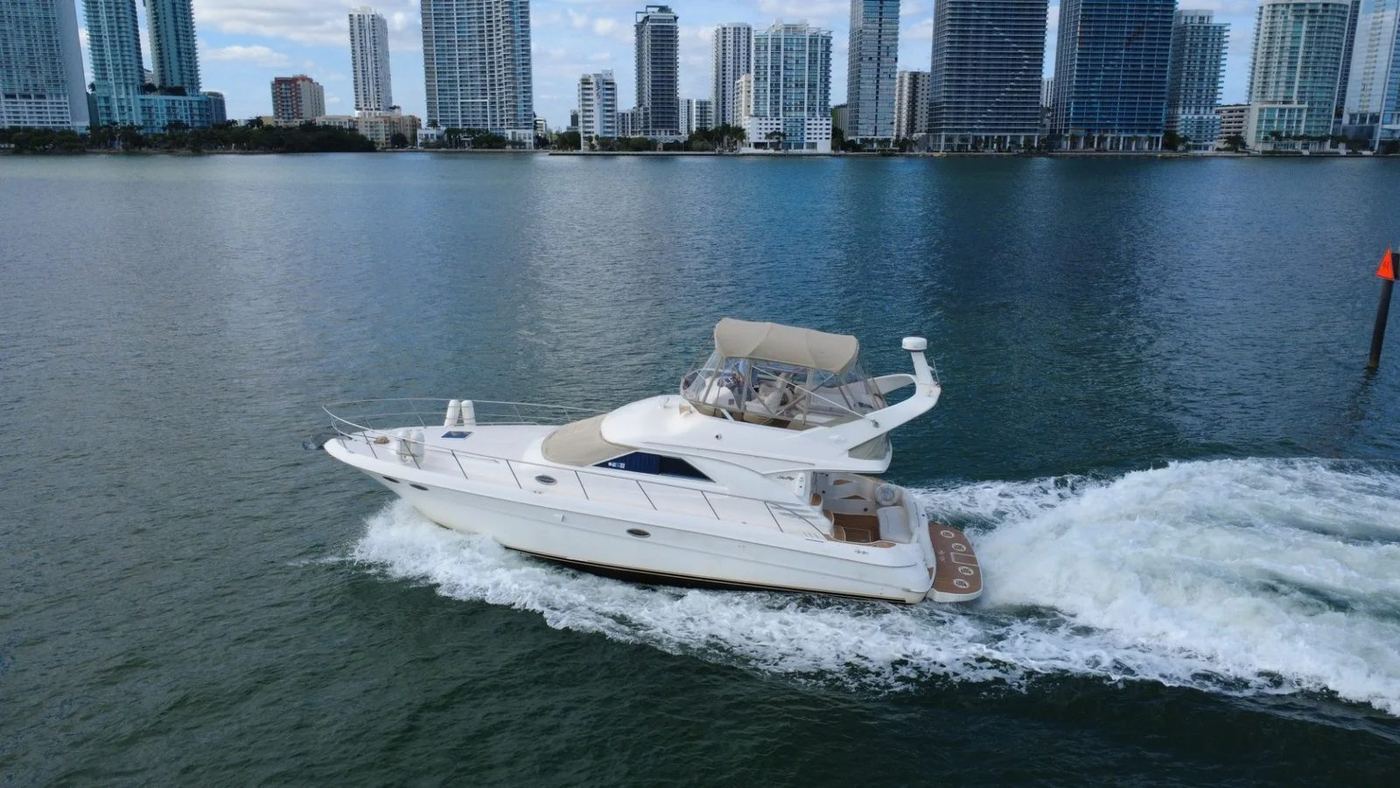 Sea Ray Fly 45' Dont Blink — yacht charter in Miami
