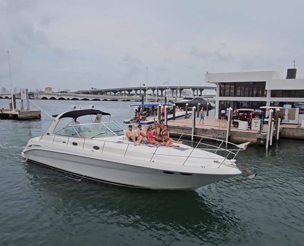 Sea Ray Sundancer 45' — yacht charter in Miami