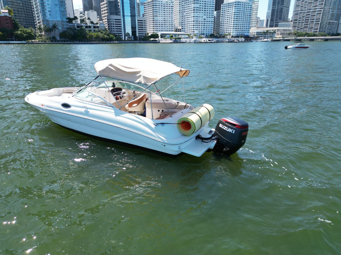 Sea Ray Sundeck 26 — day boat charter in Miami