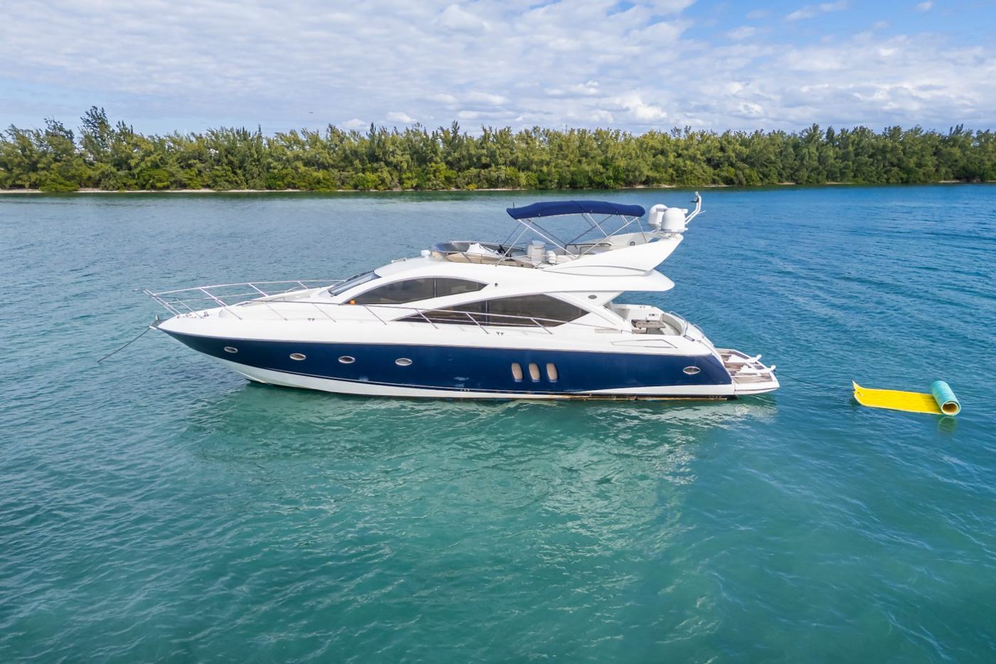 Sunseeker 68' Money Waves — yacht charter in Miami